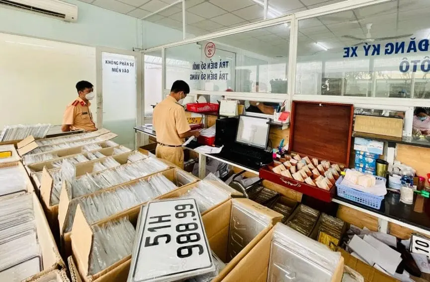 Lấy biển số xe sau 2 ngày đăng ký cấp biển số xe mới